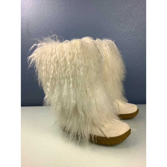 Bearpaw women’s Boeties II white boots size 10 EUC